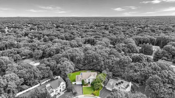 5 Sky View CT, Hauppauge, NY 11788
