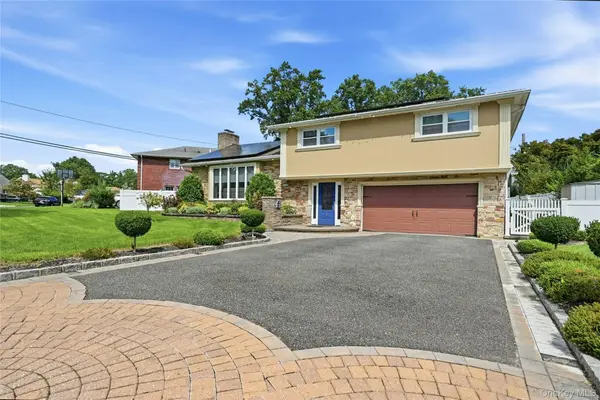 2 Peppermill RD, Roslyn, NY 11576