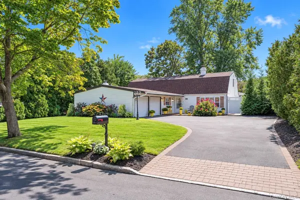 26 All Points TER, Holbrook, NY 11741