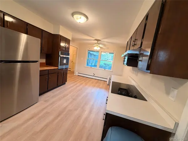 20 Tulip Hill LN, South Setauket, NY 11720