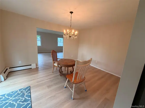 20 Tulip Hill LN, South Setauket, NY 11720