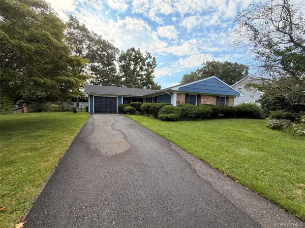 20 Tulip Hill LN, South Setauket, NY 11720