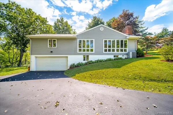 23 McIntosh DR, Poughkeepsie, NY 12603
