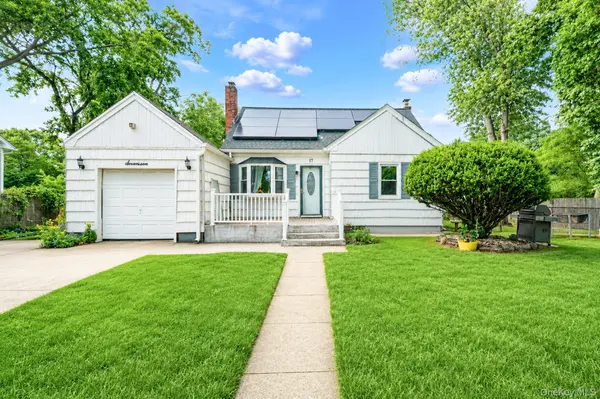 17 Maple ST, Brentwood, NY 11717
