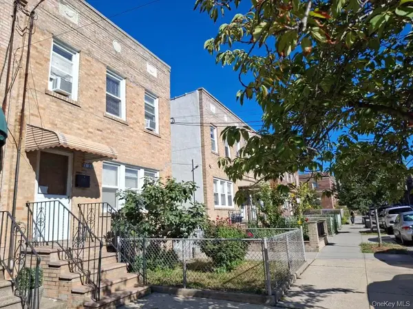 21-23 29 AVE, Astoria, NY 11102