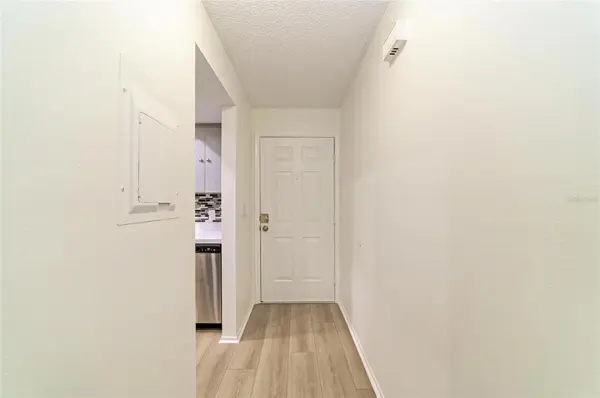 7237 CLOISTER DR #207, Sarasota, FL 34231