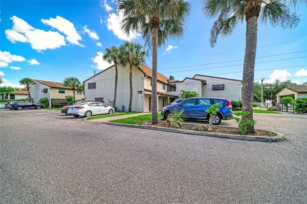 7237 CLOISTER DR #207, Sarasota, FL 34231