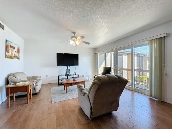 562 ORANGE DR #33, Altamonte Springs, FL 32701