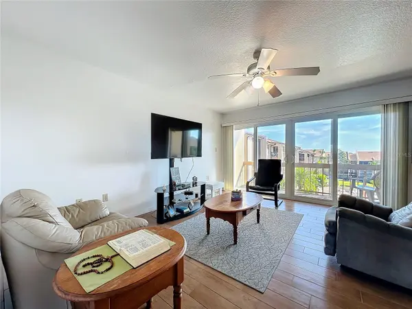 562 ORANGE DR #33, Altamonte Springs, FL 32701