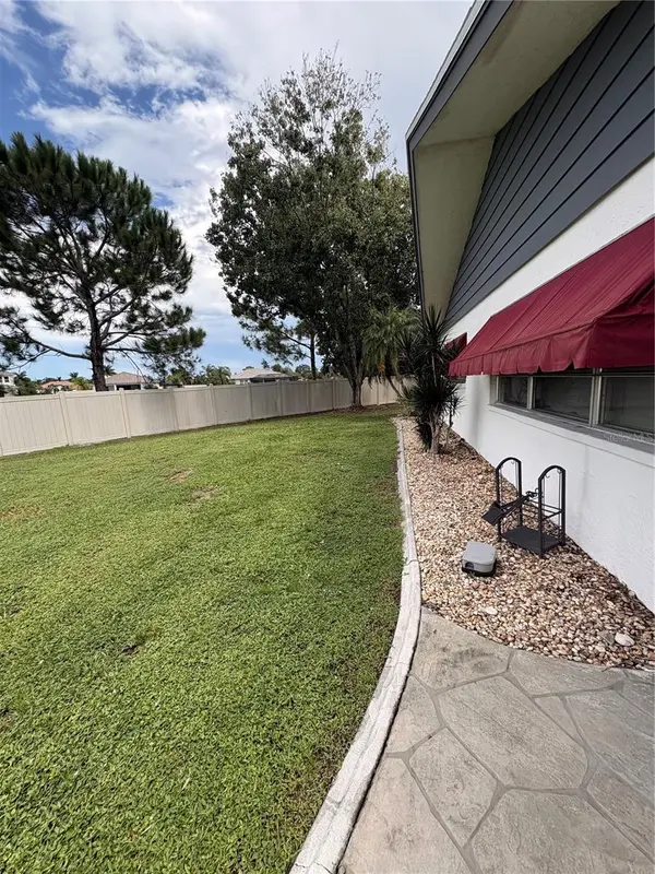 1936 ROLLING GREEN CIR, Sarasota, FL 34240