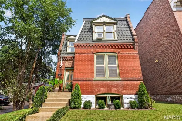 2017 Senate ST, St Louis, MO 63118