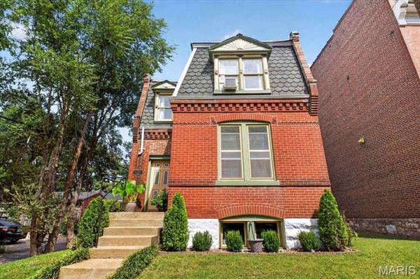 2017 Senate ST, St Louis, MO 63118