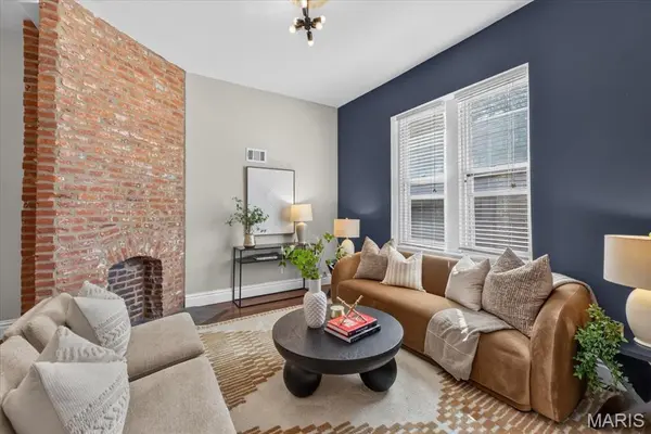 2017 Senate ST, St Louis, MO 63118