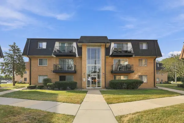 4929 W 109th ST #101, Oak Lawn, IL 60453