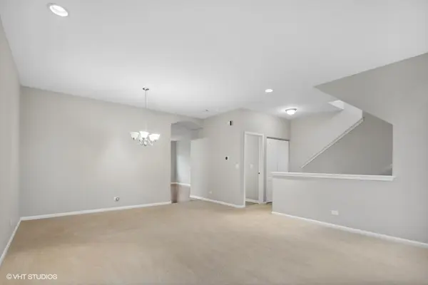 261 Sype DR, Carol Stream, IL 60188