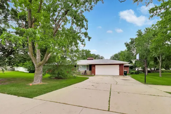 10S021 Plainfield Naperville RD, Naperville, IL 60564