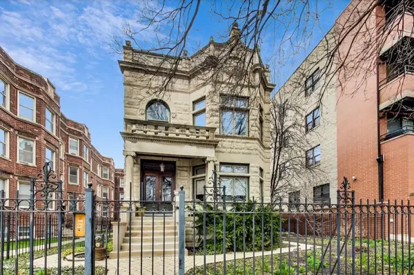 940 W Cuyler AVE #1, Chicago, IL 60613