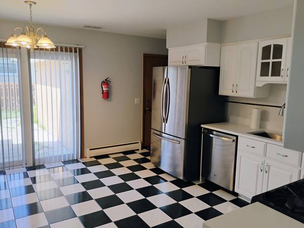 904 S Edward ST, Mount Prospect, IL 60056