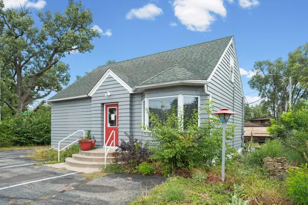 721 E River RD, Anoka, MN 55303