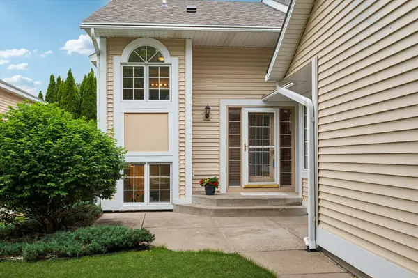 808 Winterberry DR, Woodbury, MN 55125