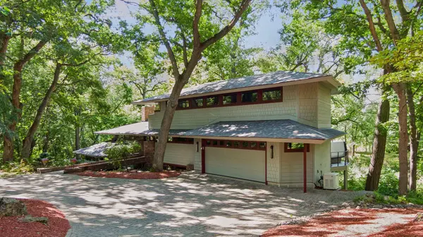 4 Thrush LN, North Oaks, MN 55127