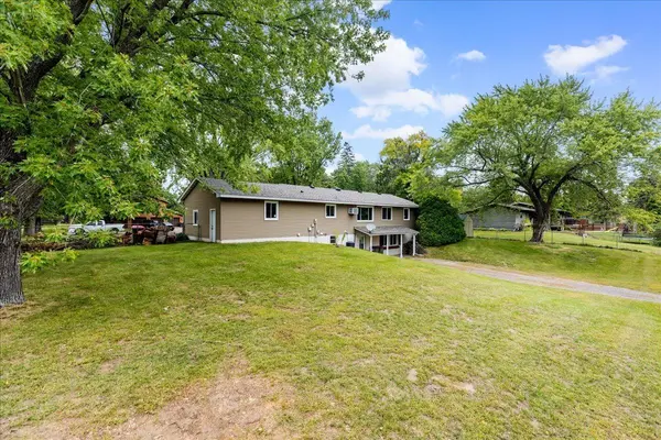 6101 Oak CIR, North Branch, MN 55056