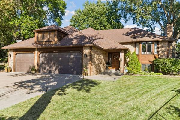 5170 Hemlock LN N, Plymouth, MN 55442
