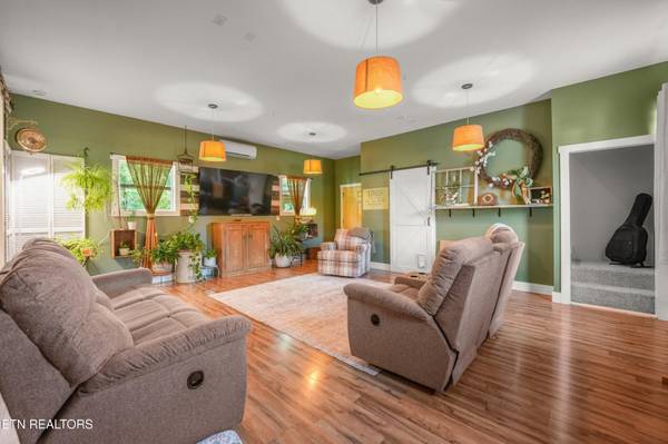 882 Pigeon Ridge Rd, Crossville, TN 38555