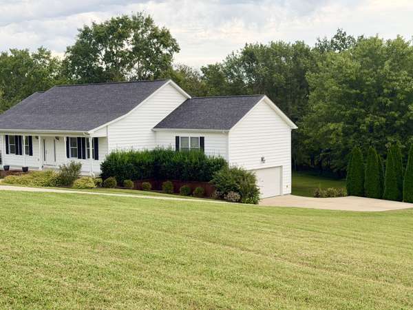 1909 Pointe Barton Dr, Lebanon, TN 37087