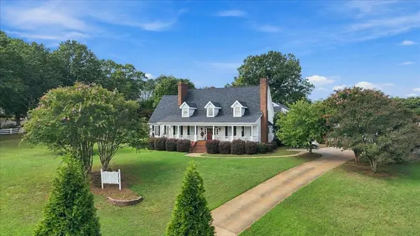 105 Marshland LN, Greer, SC 29650