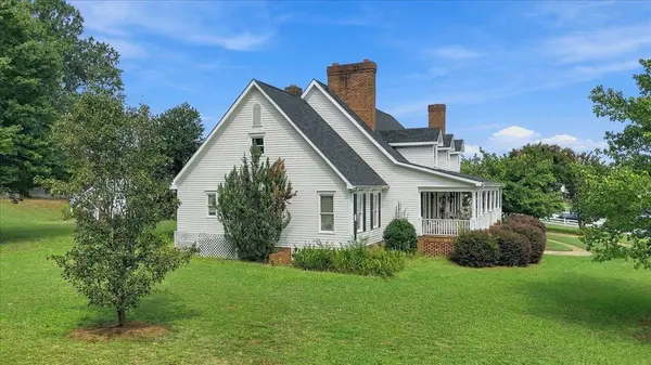 105 Marshland LN, Greer, SC 29650