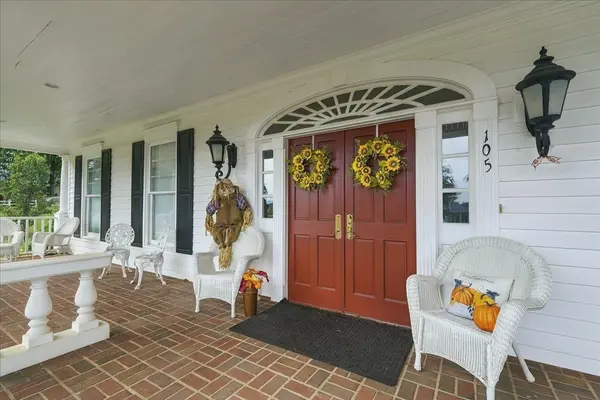 105 Marshland LN, Greer, SC 29650
