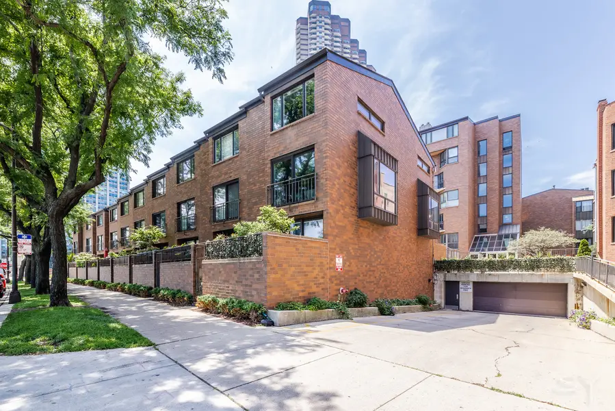 3700 N Lake Shore DR #303, Chicago, IL 60613