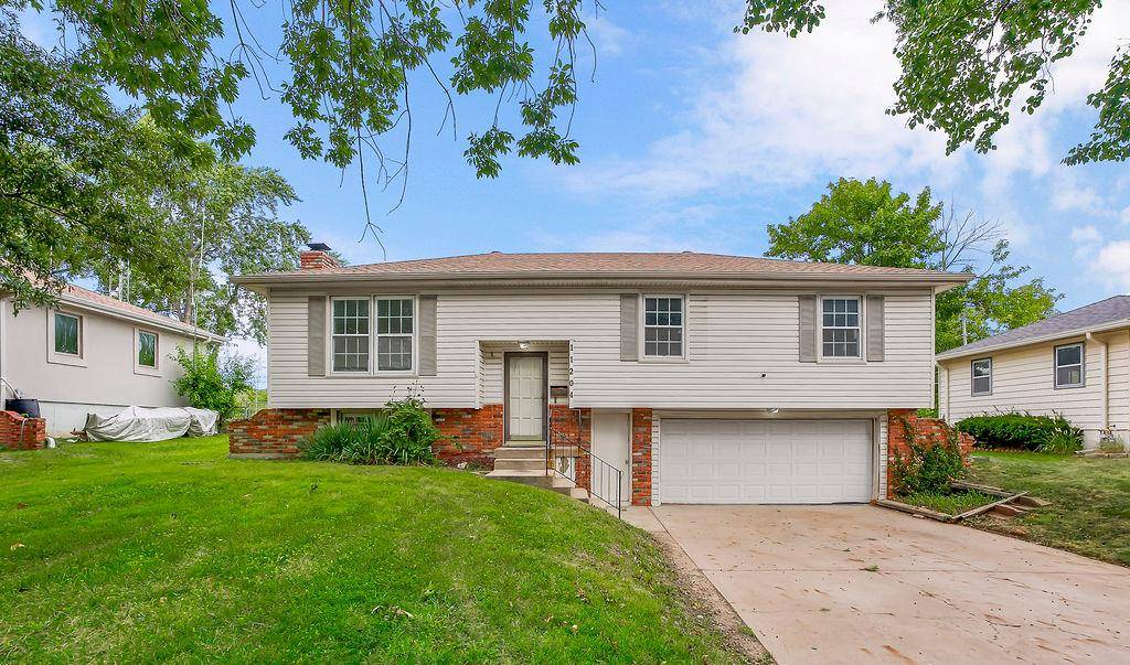 11204 W 51st TER, Shawnee, KS 66203