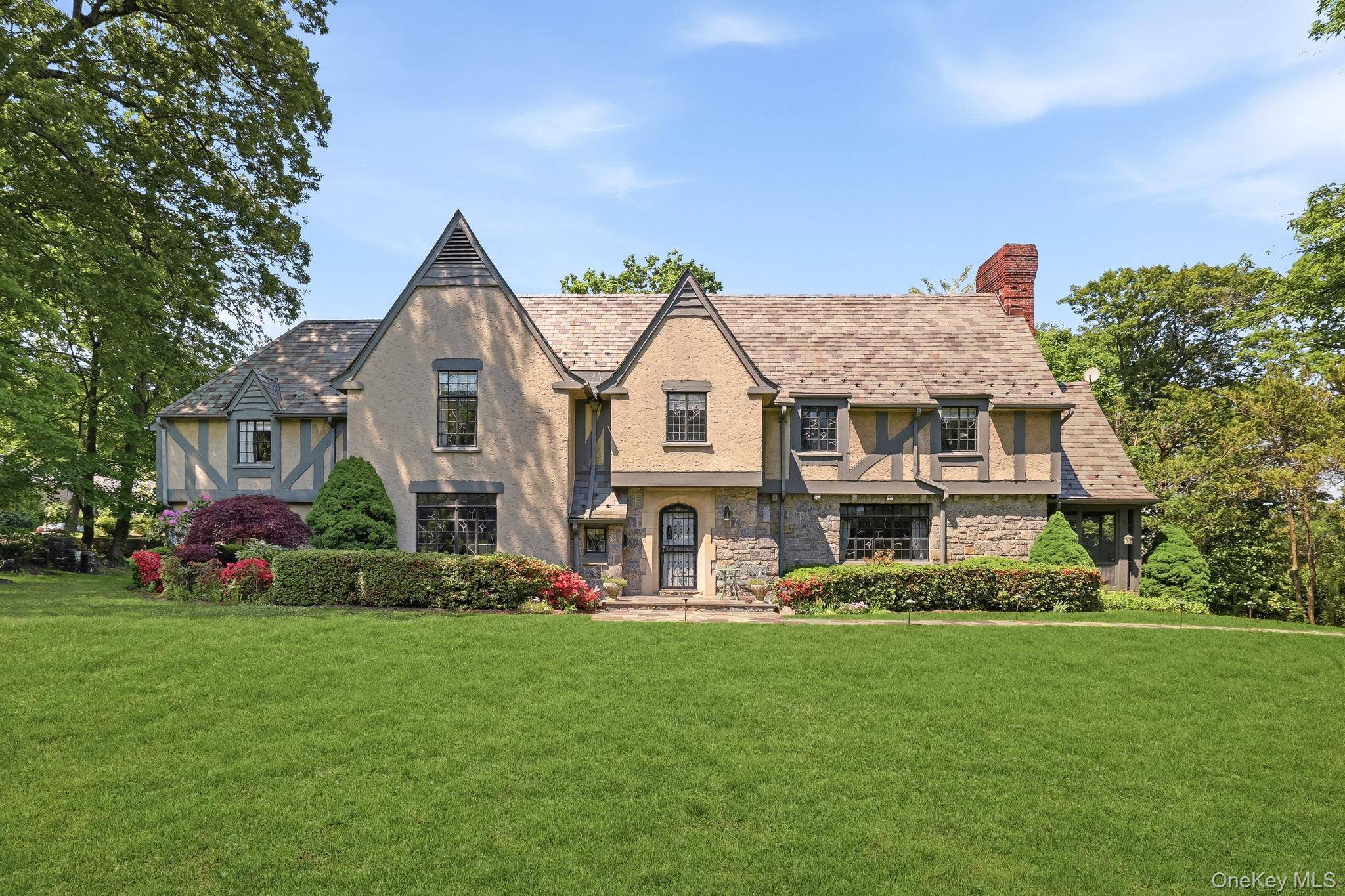 14 Overhill RD, New Rochelle, NY 10804