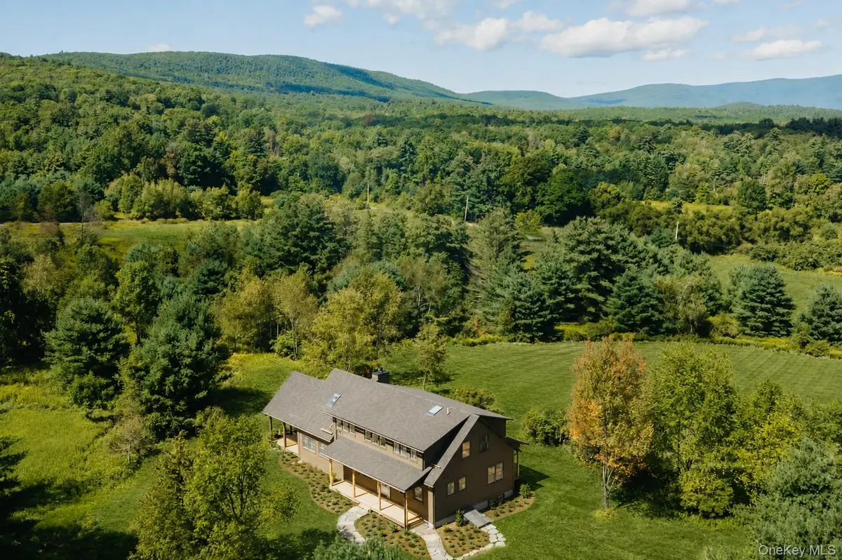 67 Baker RD, Kerhonkson, NY 12446