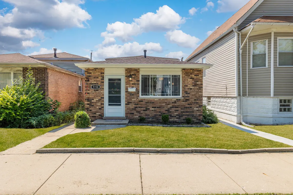 9154 S Luella AVE, Chicago, IL 60617