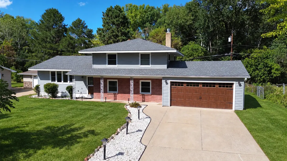 1825 Woodcrest DR, Saint Paul, MN 55119