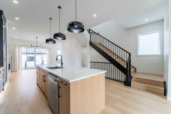 3925 74 ST NW, Calgary, AB T3B 2M5