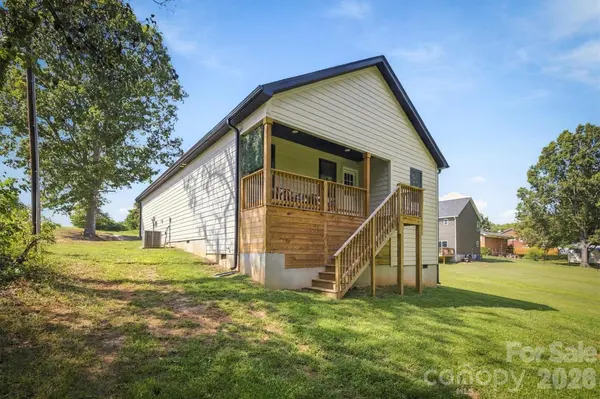 1013 37th ST SW, Hickory, NC 28602
