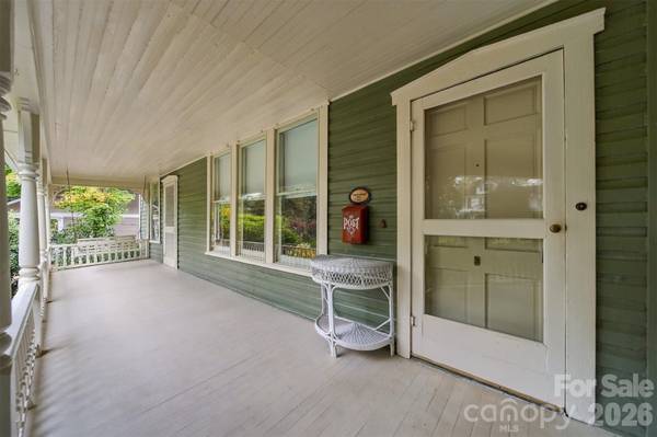 364 6th ST NW, Hickory, NC 28601
