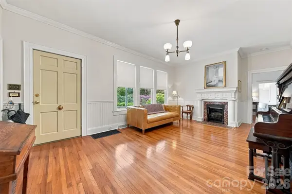 364 6th ST NW, Hickory, NC 28601