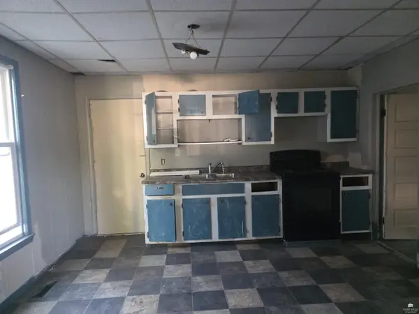 1015 S Santa Fe, Salina, KS 67401
