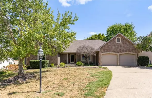 413 N Park DR, Raymore, MO 64083