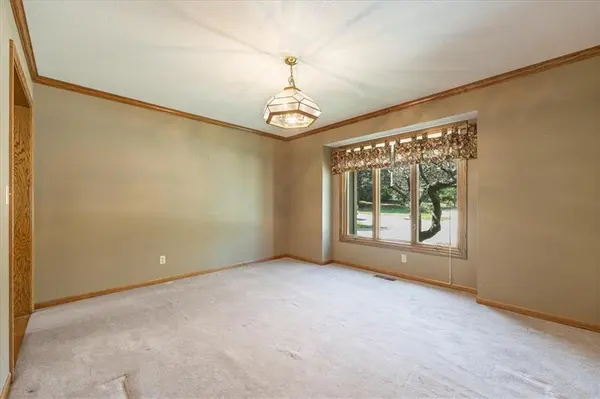 413 N Park DR, Raymore, MO 64083