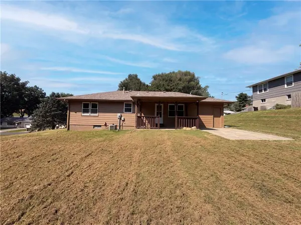 1020 Garden ST, St Joseph, MO 64504
