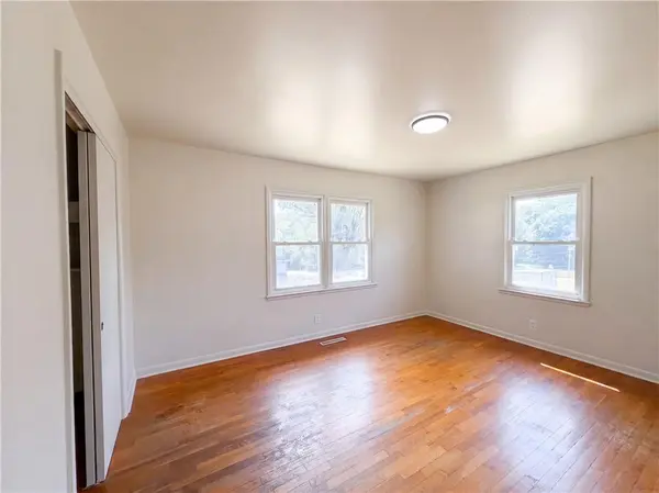 1020 Garden ST, St Joseph, MO 64504