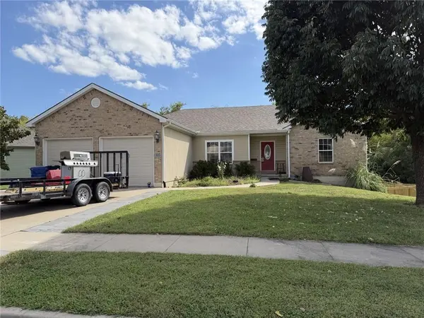 803 Charles ST, Knob Noster, MO 65336
