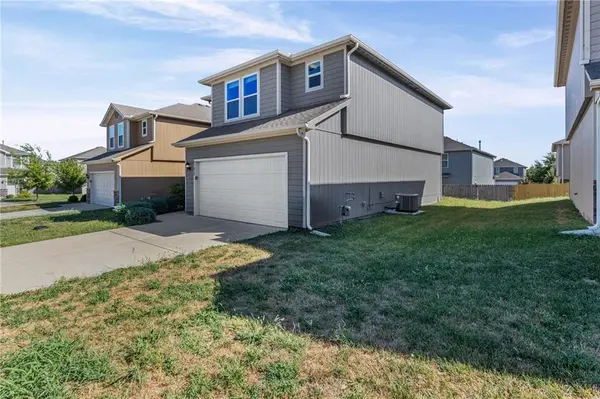 21317 W 215th ST, Spring Hill, KS 66083