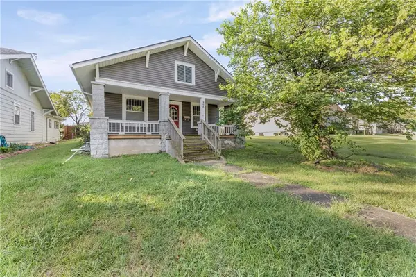 905 Main ST, Osawatomie, KS 66064